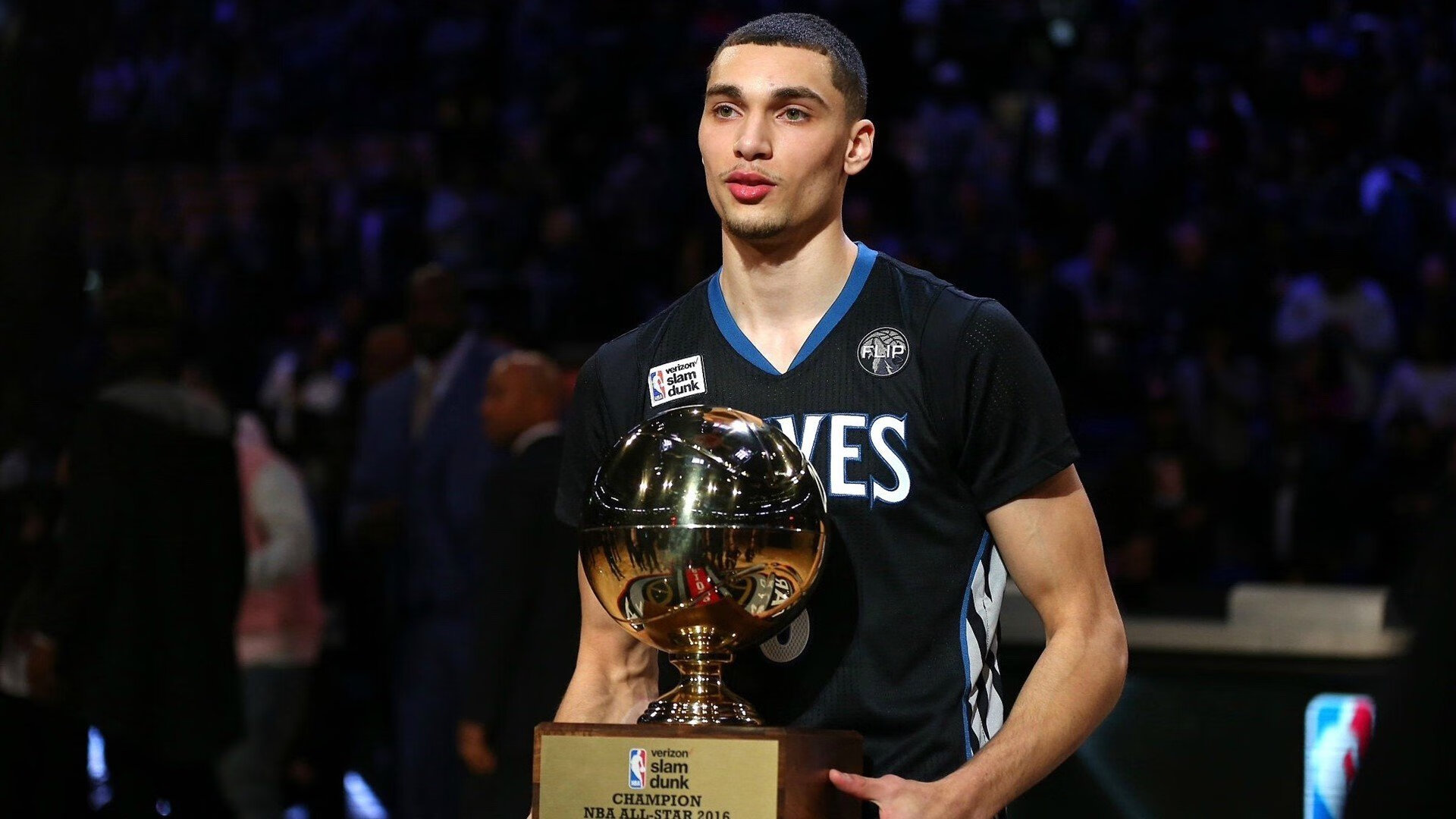 4×100米混合接力队伍配合默契,混合接力比赛